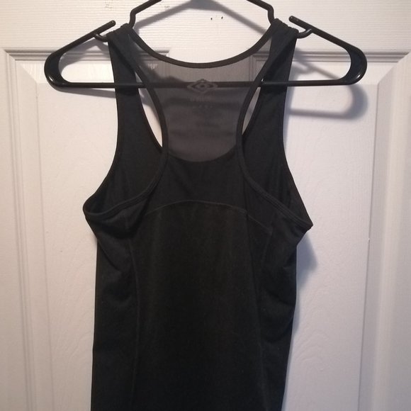 Umbro black workout tank - Picture 2 of 4